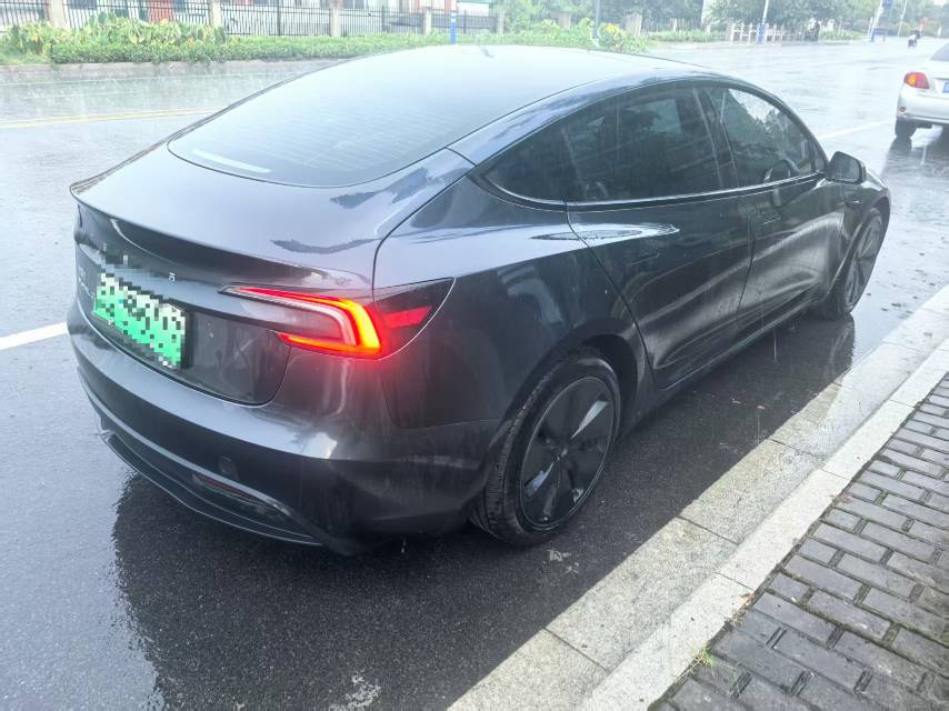 Tesla Model 3 2024 car image #4