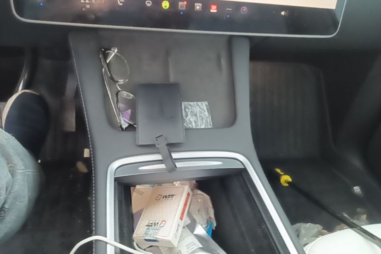 Tesla Model Y 2023 car image #18