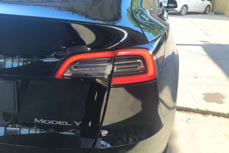 Tesla Model Y 2023 #8 Tesla Model Y 2023 car image #8