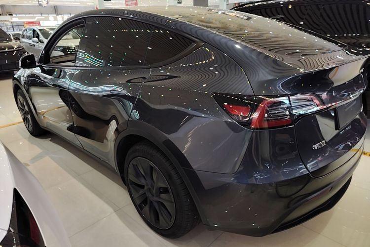 Tesla Model Y 2024 #5 Tesla Model Y 2024 car image #5