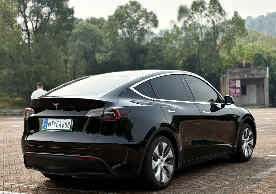 Tesla Model Y 2022 #8 Tesla Model Y 2022 car image #8