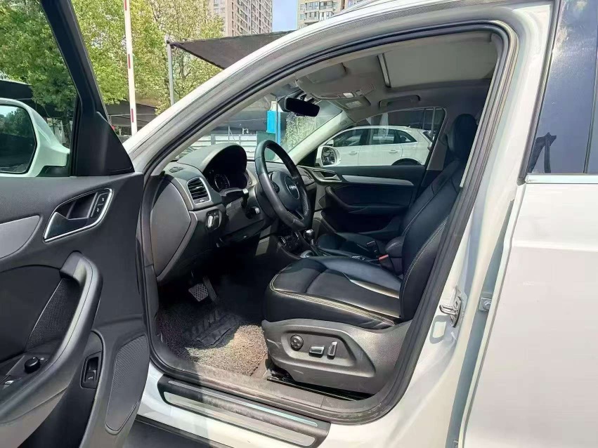 Audi Q3 2017 car image #8