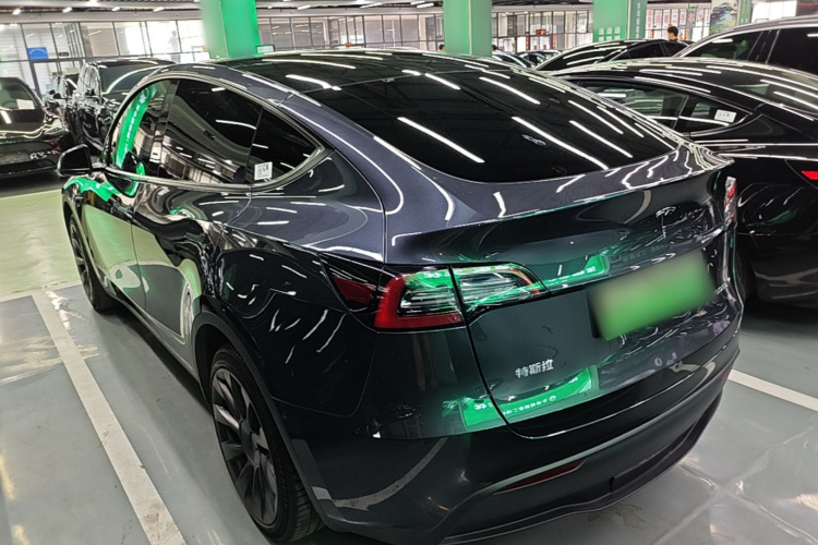 Tesla Model Y 2024 car image #5
