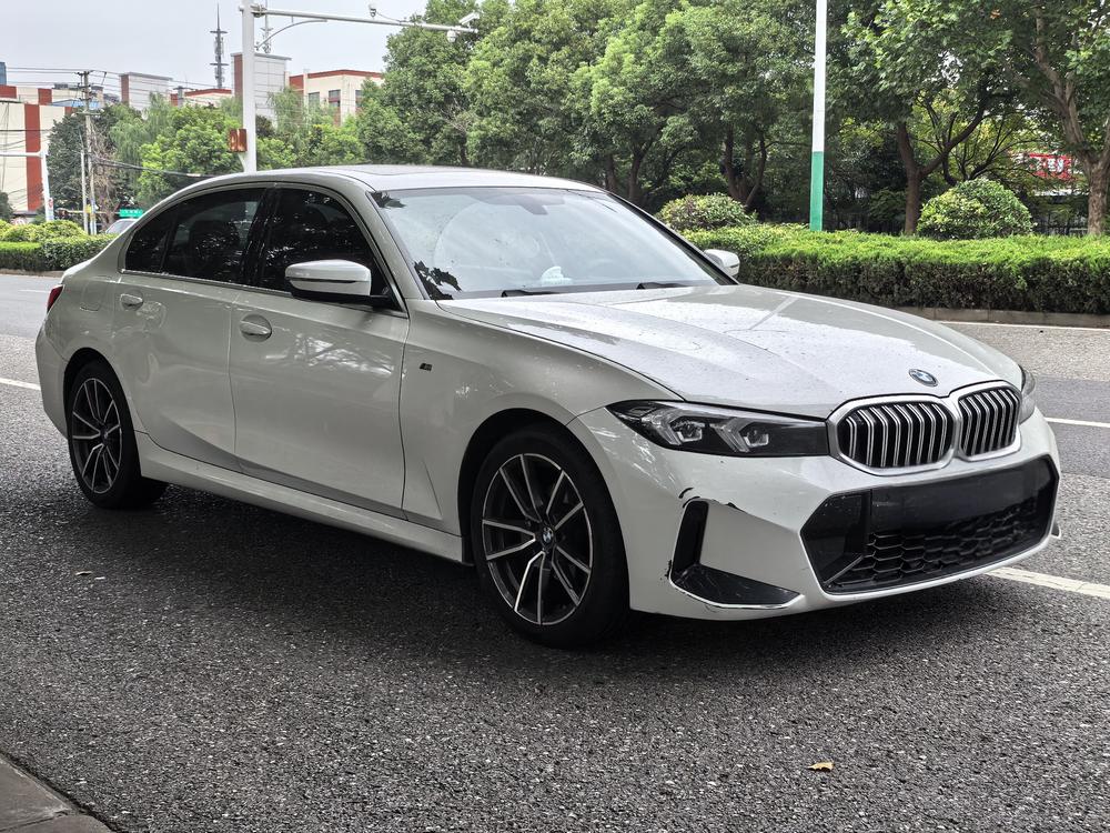BMW 3 Series 2023 صورة سيارة #3