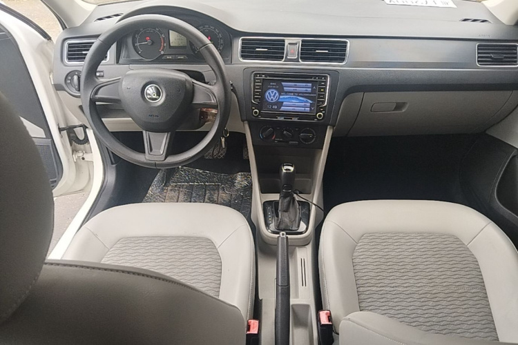 Skoda Rapid 2016 #10 Skoda Rapid 2016 car image #10