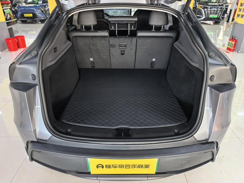 Tesla Model Y 2025 car image #18