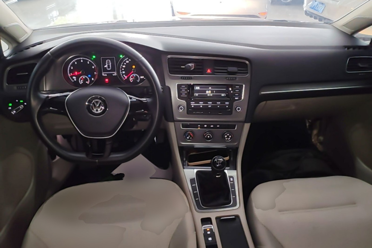 Volkswagen Golf 2015 car image #10