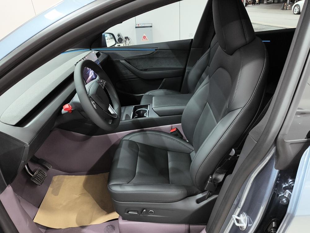 Tesla Model Y 2026 #12 Tesla Model Y 2026 صورة سيارة #12