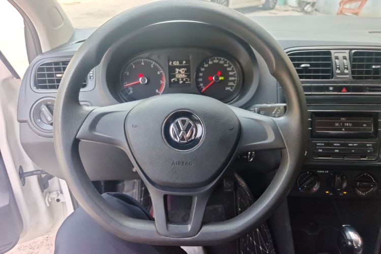 Volkswagen Polo 2016 car image #15