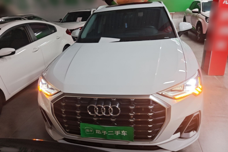 Audi Q3 2021 car image #3