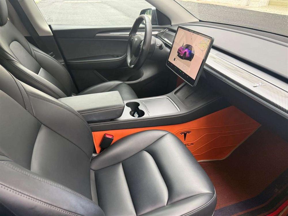 Tesla Model Y 2024 car image #14