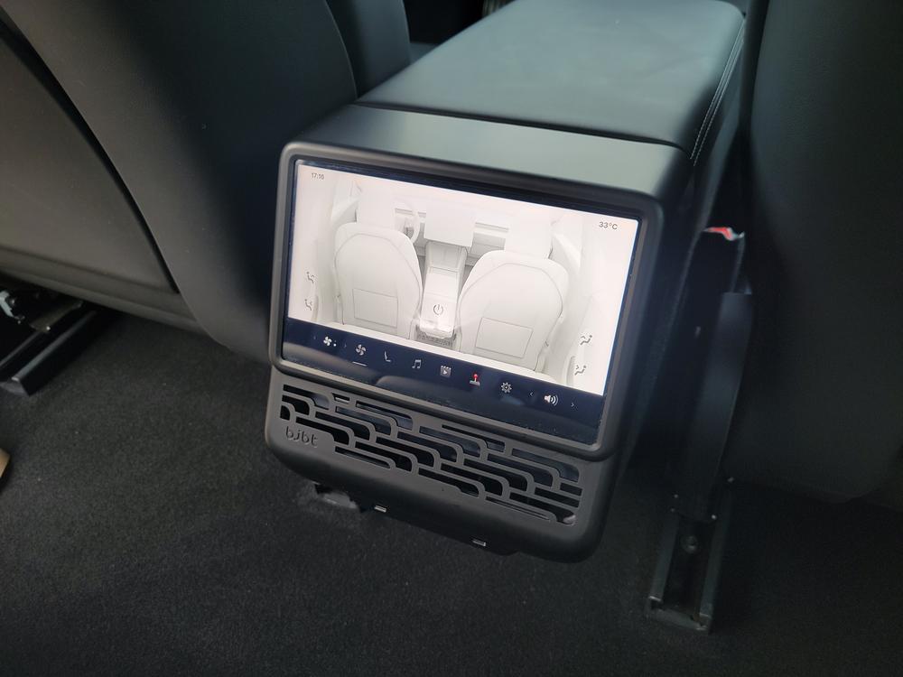 Tesla Model 3 2024 car image #25