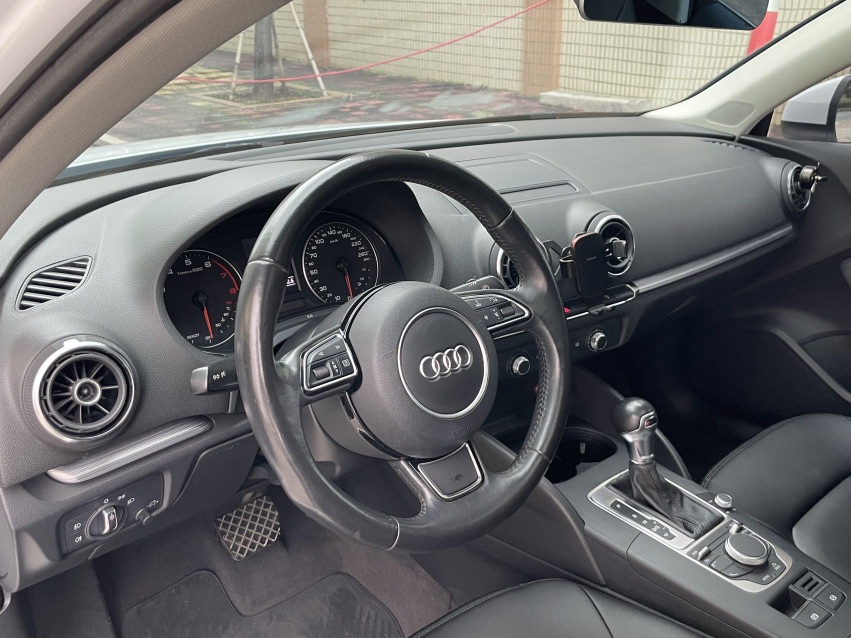 Audi A3 2017 car image #3