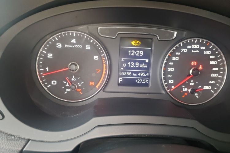 Audi Q3 2019 car image #14