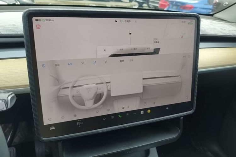 Tesla Model Y 2023 car image #13