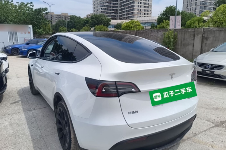 Tesla Model Y 2023 car image #5