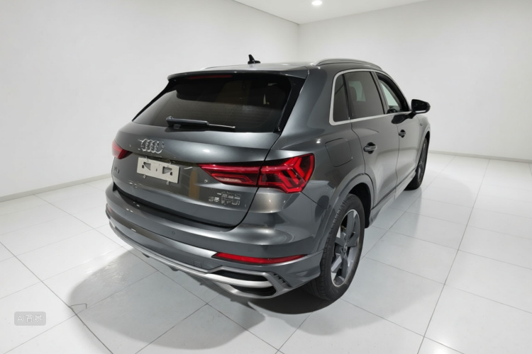 Audi Q3 2022 car image #7