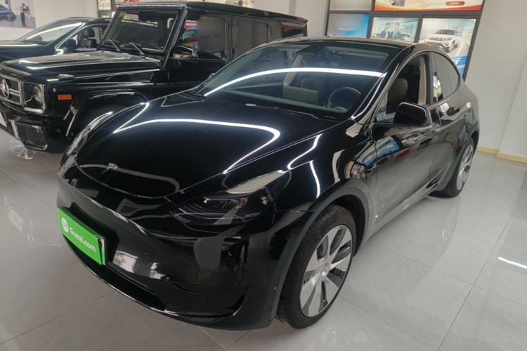 Tesla Model Y 2023 #2 Tesla Model Y 2023 car image #2