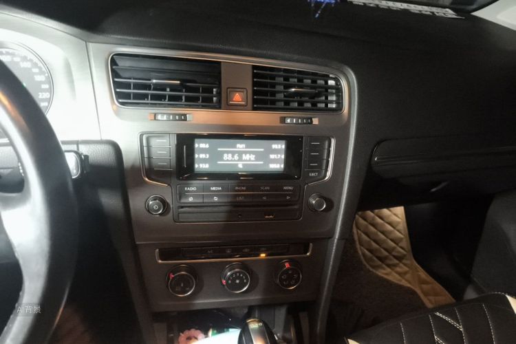 Volkswagen Golf 2015 car image #15