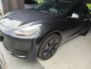 Tesla Model Y 2024 Tesla Model Y 2024 immagine di auto