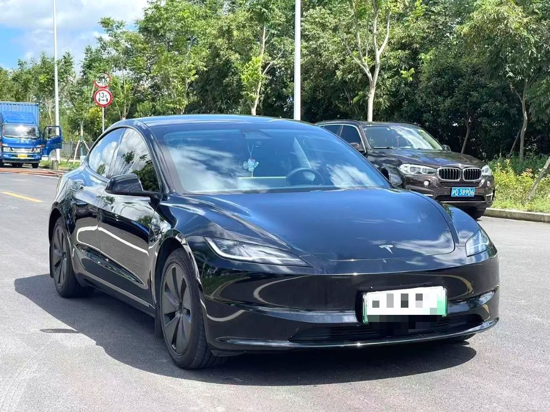 Tesla Model 3 2025 صورة سيارة #2