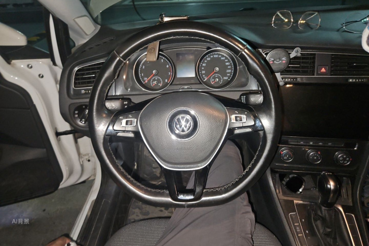 Volkswagen Golf 2018 car image #12