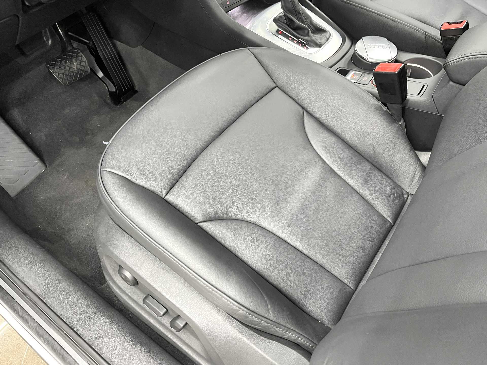 Audi Q3 2014 car image #8