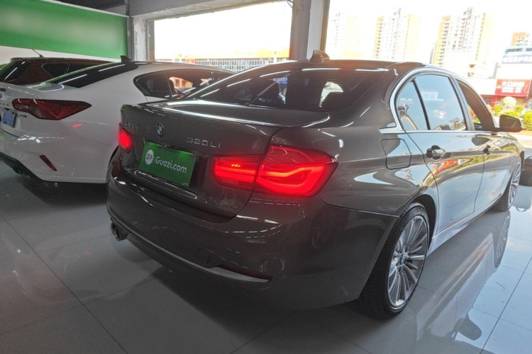 BMW 3 Series 2018 #7 BMW 3 Series 2018 car image #7