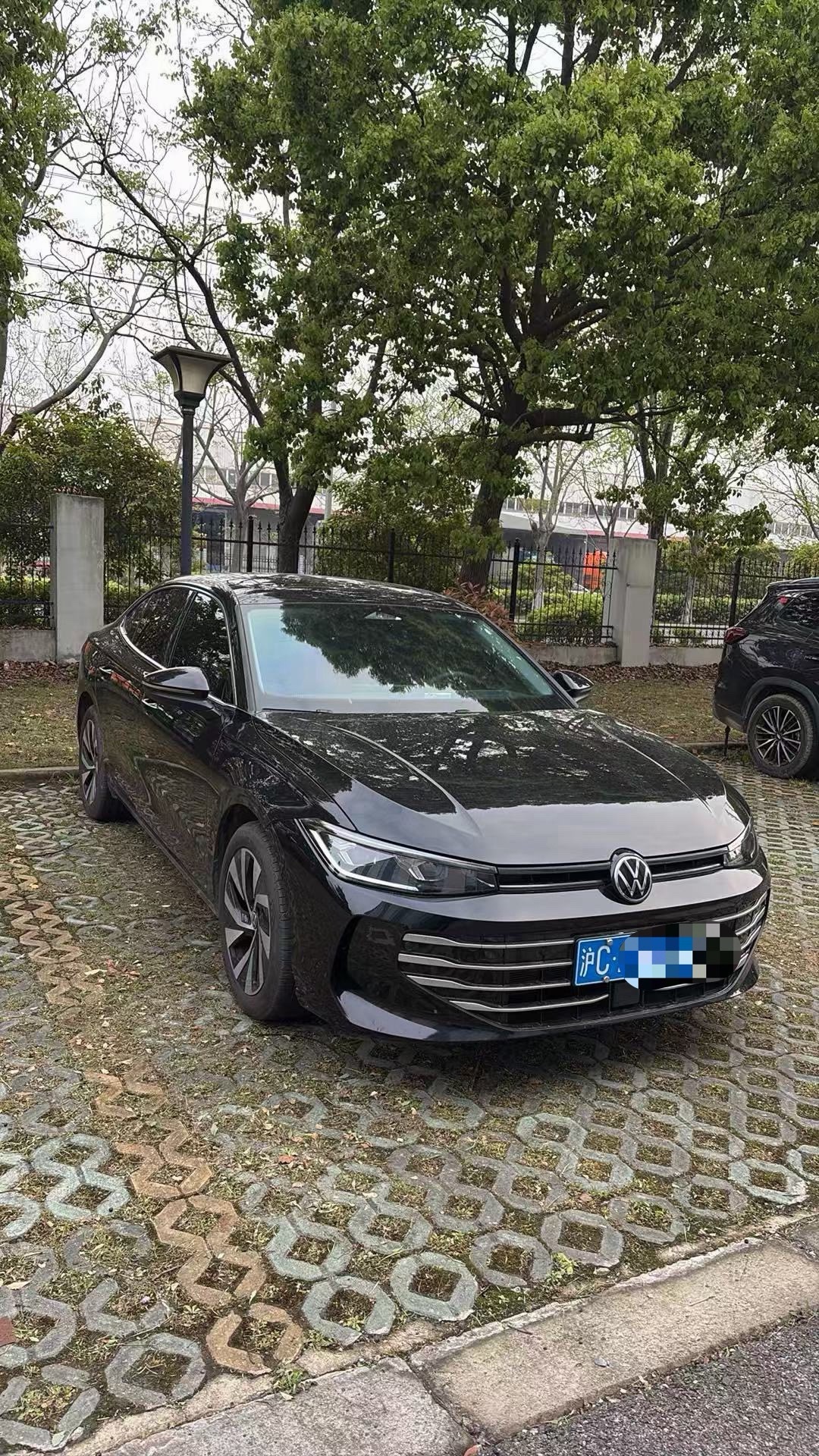 Volkswagen Passat 2025 car image #2