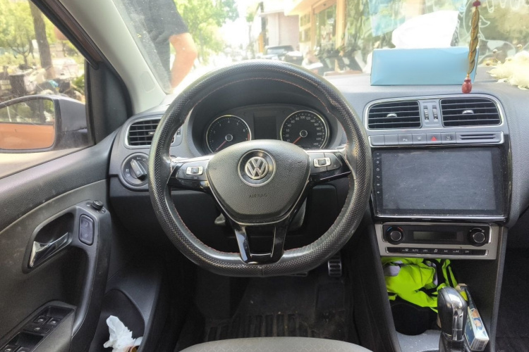 Volkswagen Polo 2014 #15 Volkswagen Polo 2014 car image #15