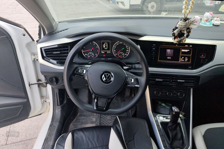Volkswagen Polo 2022 car image #12