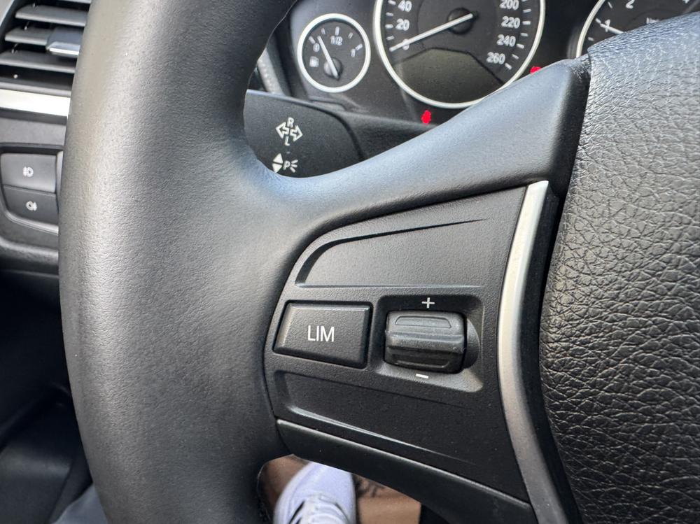 BMW 3 Series 2019 immagine di auto #25