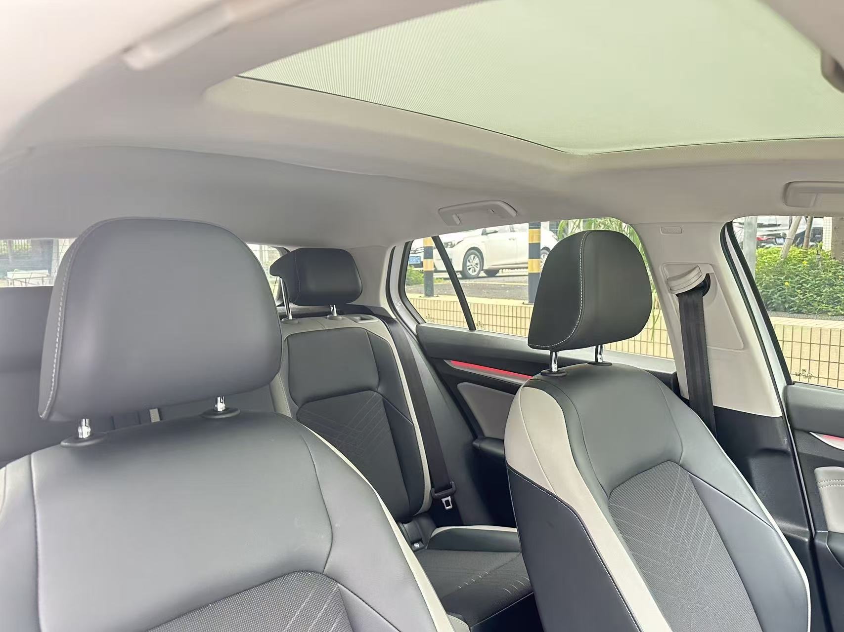 Volkswagen Golf 2021 car image #6