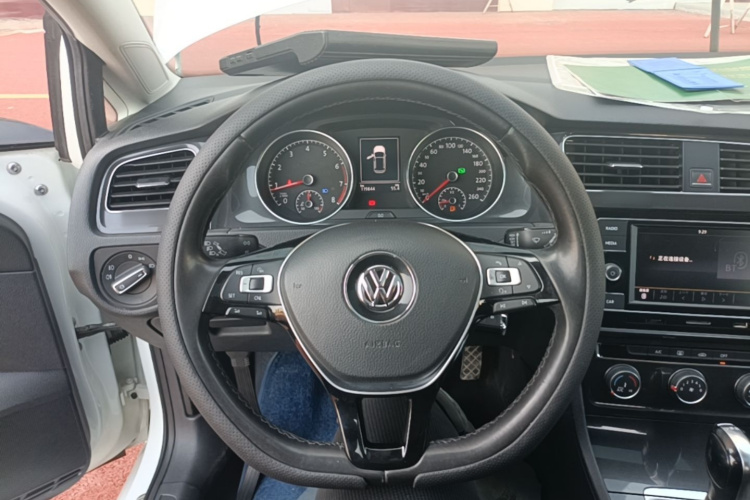 Volkswagen Golf 2018 car image #15
