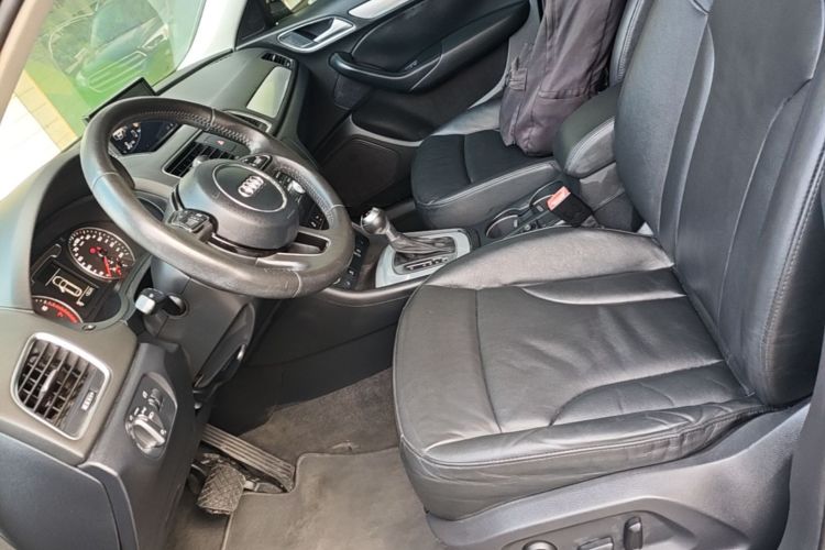 Audi Q3 2015 car image #15