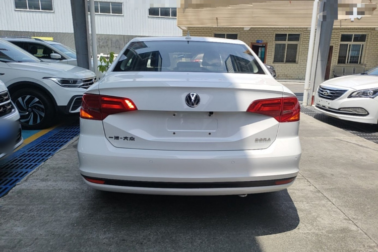 Volkswagen Bora 2016 car image #6