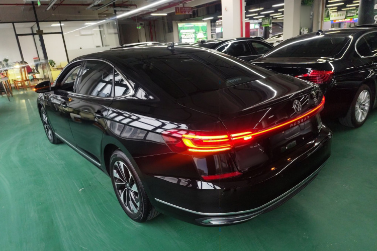 Volkswagen Passat 2024 imagen de coche #7