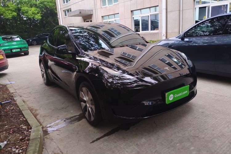 Tesla Model Y 2023 #4 Tesla Model Y 2023 car image #4