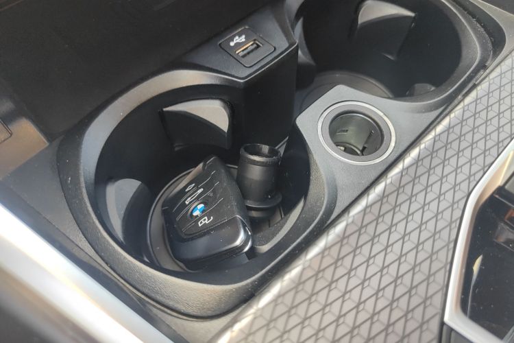 BMW 3 Series 2024 car image #9