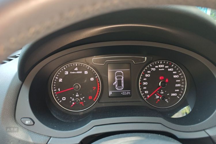 Audi Q3 2018 car image #13