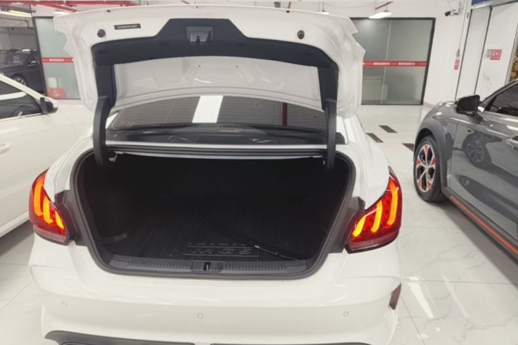 MG 5 2022 immagine di auto #19