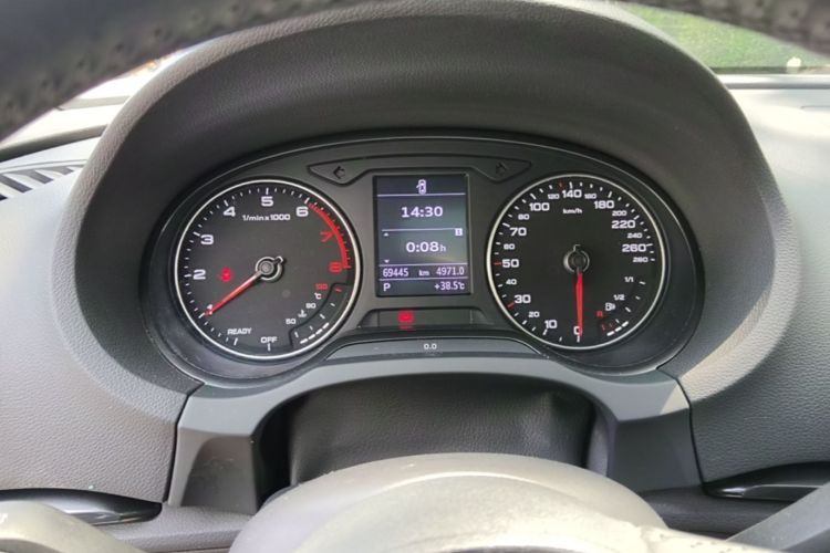 Audi A3 2018 car image #16