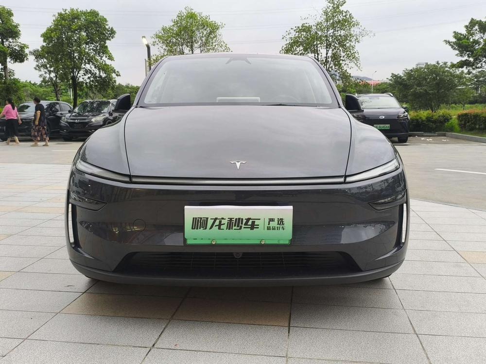 Tesla Model Y 2025 #2 Tesla Model Y 2025 car image #2