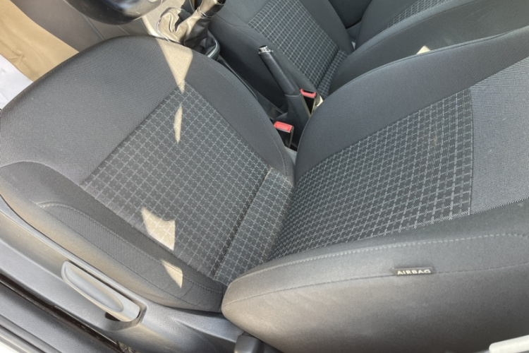 Volkswagen Polo 2016 car image #11