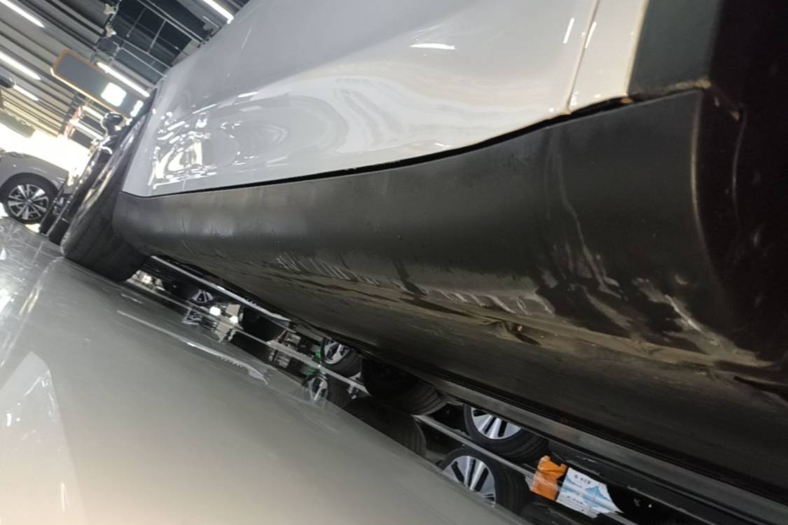 Tesla Model Y 2024 car image #9