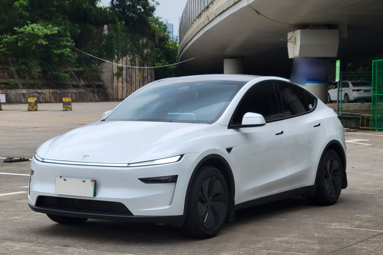 Tesla Model Y 2025 #2 Tesla Model Y 2025 car image #2