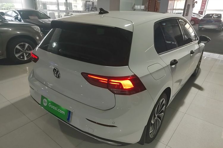 Volkswagen Golf 2023 car image #7
