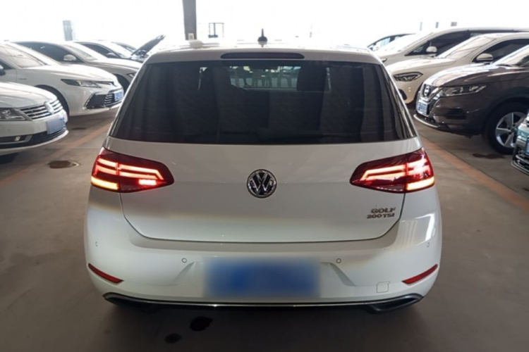 Volkswagen Golf 2020 car image #6