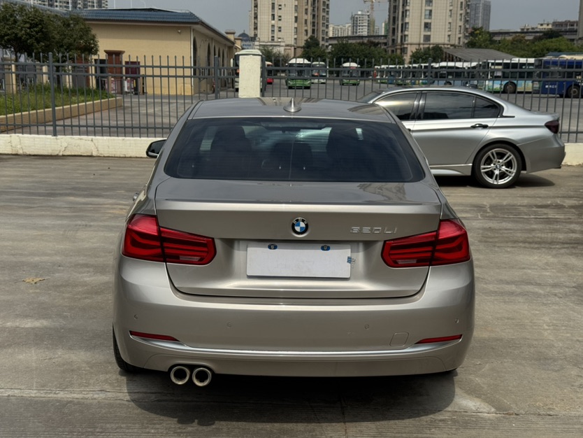 BMW 3 Series 2018 car image #12
