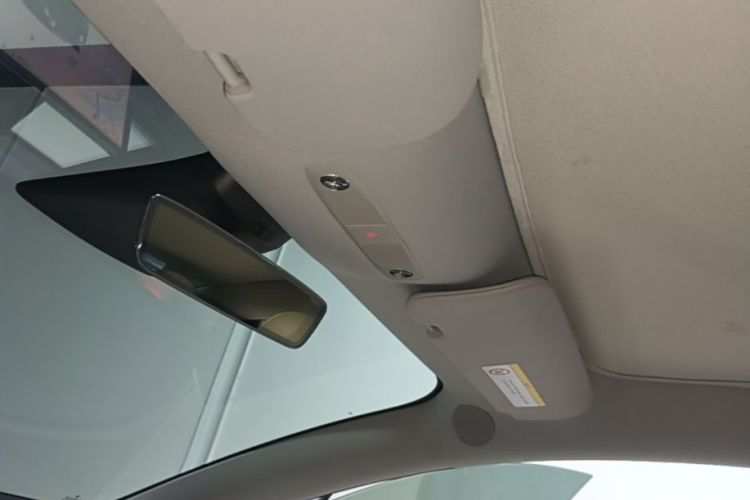 Tesla Model 3 2022 car image #18